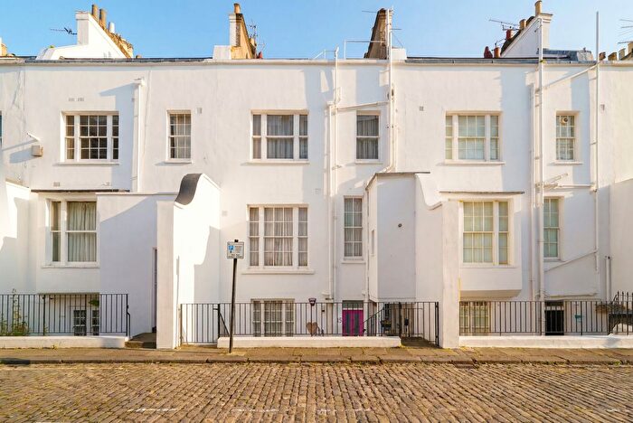 2 Bedroom Flat For Sale In Gloucester Mews, Paddington, London, W2