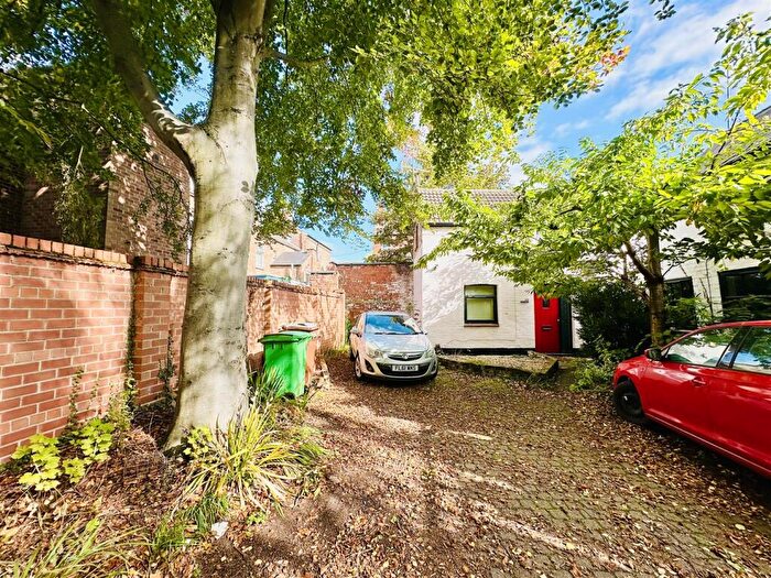 3 Bedroom House To Rent In Forest Grove, Nottingham, NG1