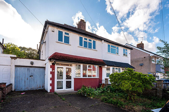3 Bedroom Semi Detached House For Sale In Longhill Road, Catford, London, SE6