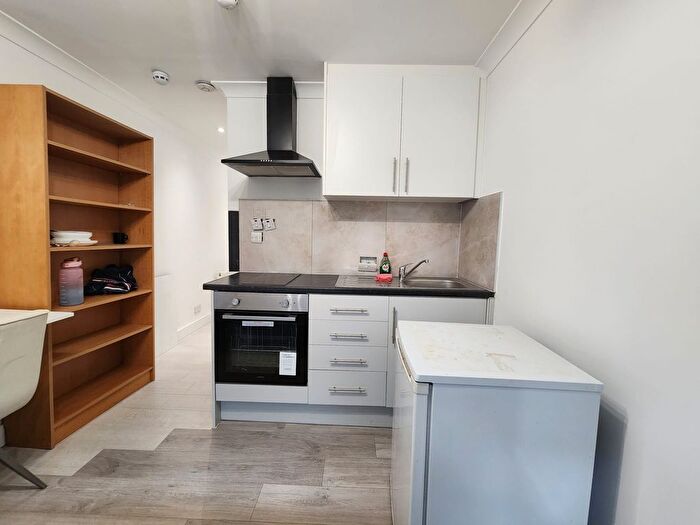 Studio To Rent In Upton Park, Slough, SL1