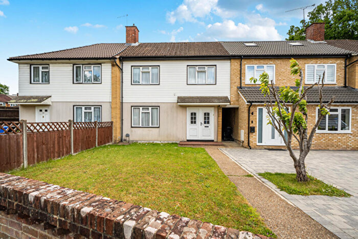 4 Bedroom Terraced House For Sale In Lockwood Path, Woking, GU21