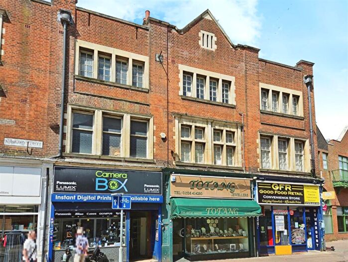 1 Bedroom Flat To Rent In Newland Street, Kettering, Northants, NN16