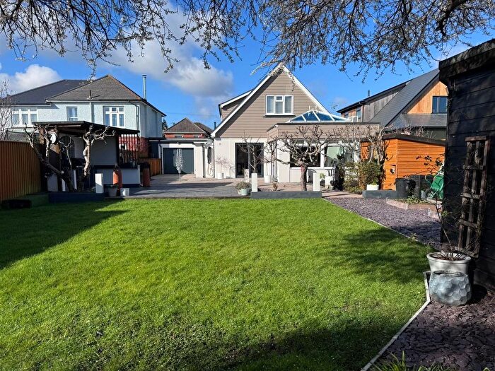 5 Bedroom Chalet For Sale In Coombe Avenue, Bournemouth, BH10