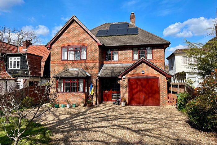 4 Bedroom Detached House For Sale In Sycamore Road, Farnborough, GU14