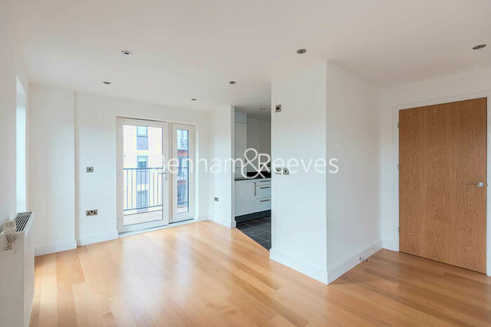 2 Bedroom Apartment To Rent In Fairthorn Road, Charlton, SE7