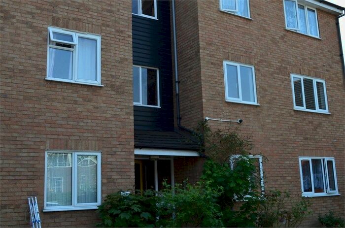 2 Bedroom Flat To Rent In Bradleigh Avenue, Grays, RM17