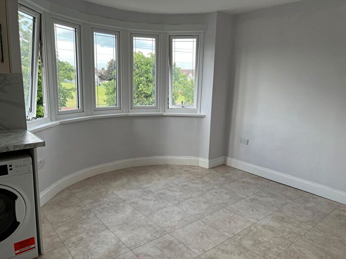 3 Bedroom Flat To Rent In Wilmington Gardens, Barking, IG11