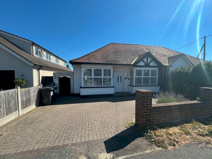 2 Bedroom Semi-Detached Bungalow To Rent In Hawkwell Road, Hockley, SS5