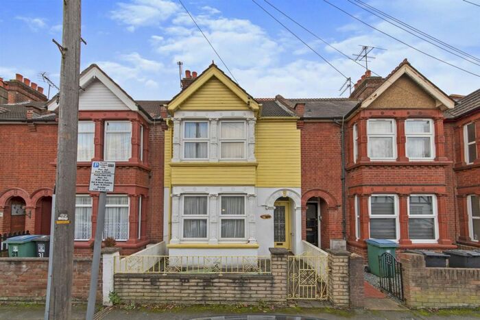 3 Bedroom Property To Rent In Mildred Avenue, Watford, WD18
