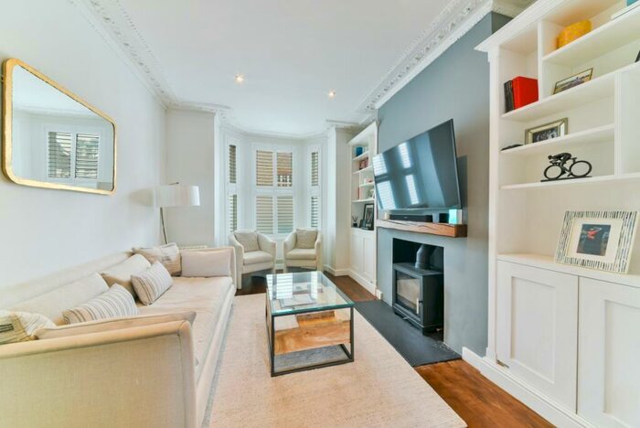 3 Bedroom End Of Terrace House To Rent In Railton Road London, SE24