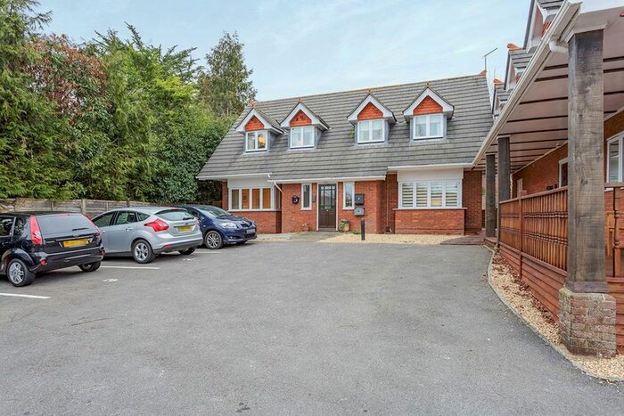 2 Bedroom Flat To Rent In Catherington Lane, Waterlooville, Hampshire, PO8