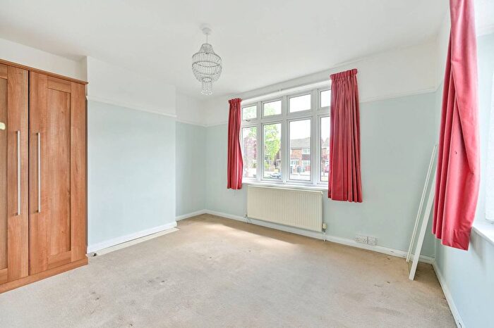 3 Bedroom Semi-Detached House To Rent In Malden Road, Worcester Park, New Malden, KT3