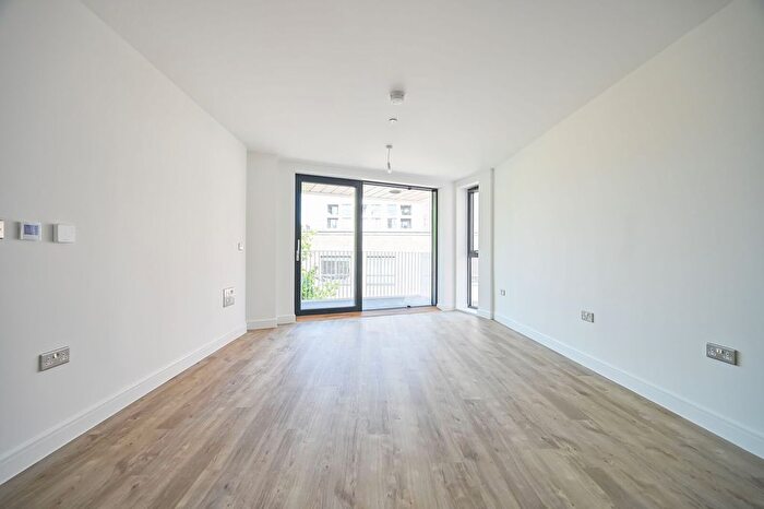 3 Bedroom Flat To Rent In Monier Road, Hackney Wick, E3