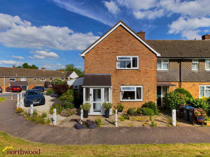 3 Bedroom End Of Terrace House For Sale In Hay Pool, Farnborough, OX17