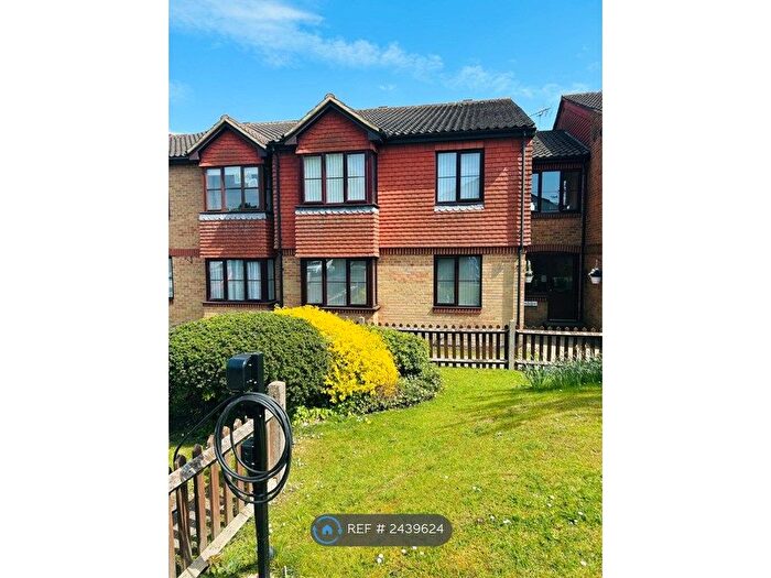1 Bedroom Flat To Rent In Ash, Surrey, GU12
