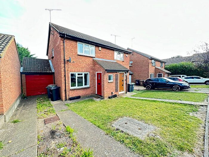 2 Bedroom Semi-Detached House To Rent In Leygreen Close, Luton, Bedfordshire, LU2