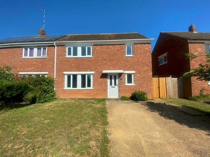 3 Bedroom House To Rent In Castle Avenue, Duston, NN5