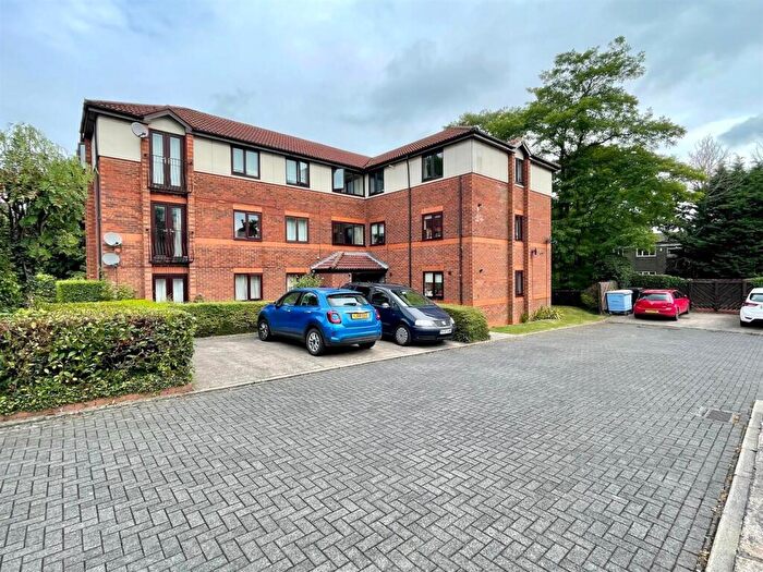 2 Bedroom Apartment To Rent In Drummond Way, Macclesfield, SK10