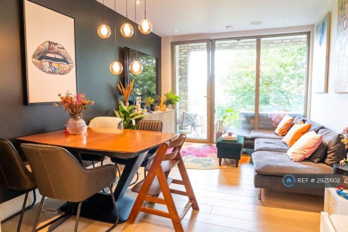 3 Bedroom Flat To Rent In Espalier Gardens, London, NW6