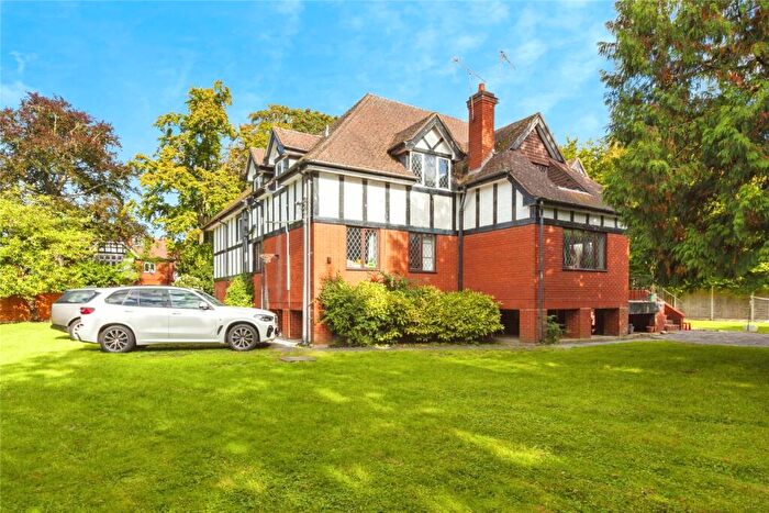 5 Bedroom Detached House For Sale In Fishery Road, Maidenhead, Berkshire, SL6