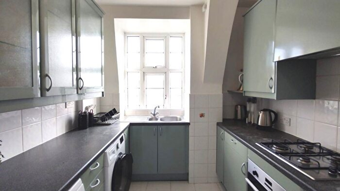 2 Bedroom Flat To Rent In College Crescent, London, NW3