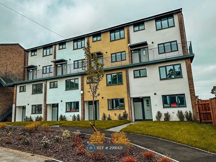 2 Bedroom Maisonette To Rent In Essex Close, Bordon, GU35