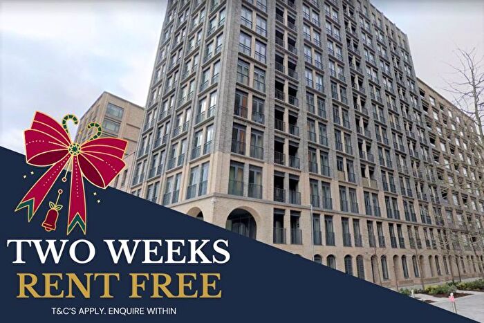 3 Bedroom Flat To Rent In Baileys House, Charles Clowes Walk, SW11