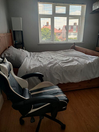 1 Bedroom Detached House To Rent In Axholme Avenue, Edgware, HA8