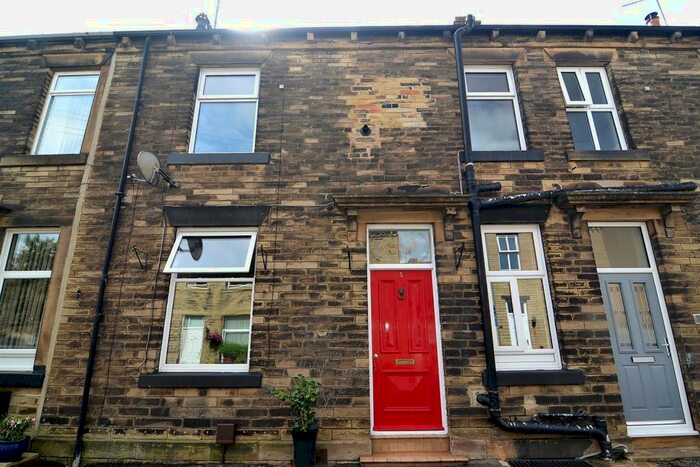 2 Bedroom Terraced House To Rent In May Street, Cleckheaton, BD19