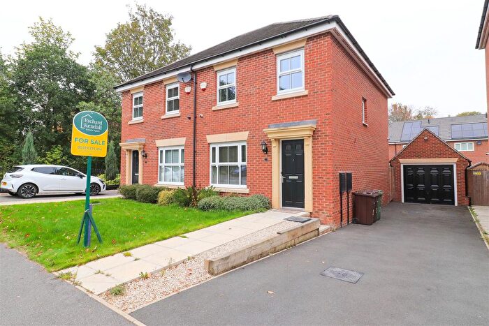 3 Bedroom Property For Sale In Butler Way, Wakefield, WF1