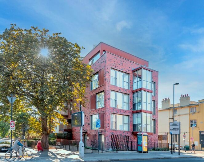 2 Bedroom Flat To Rent In Lewin Road, London, SW16