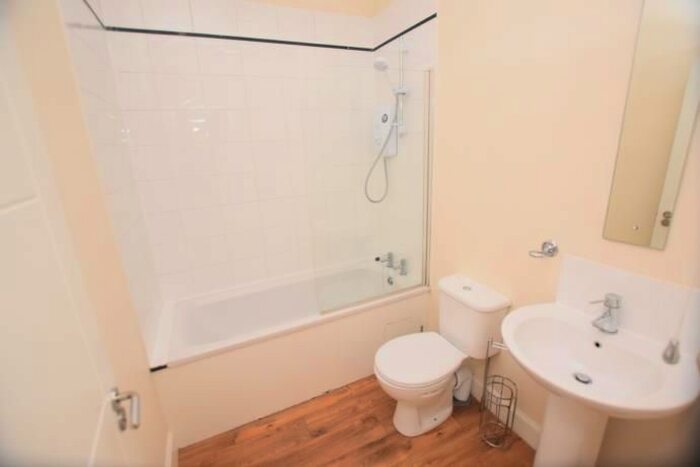 2 Bedroom Flat To Rent In E Ballantine Place, Perth, PH1