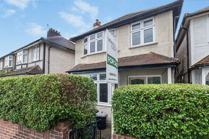 3 Bedroom Detached House For Sale In Whitton Road, Twickenham, TW2
