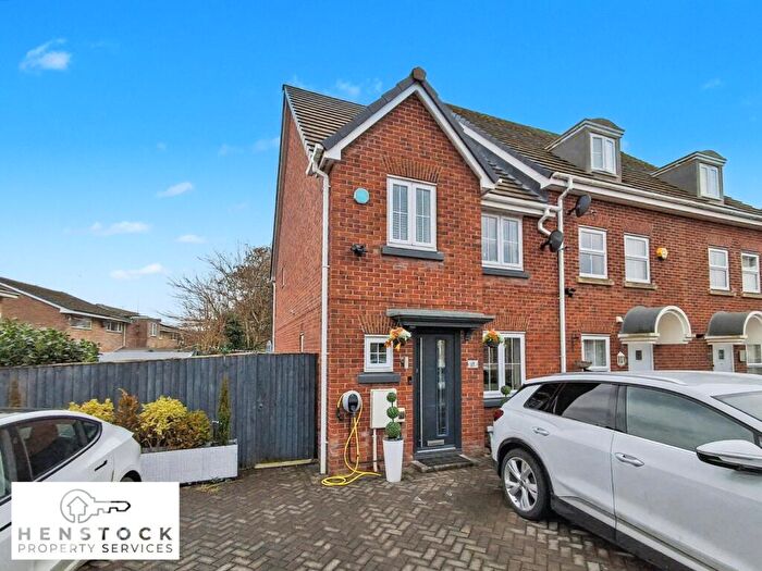 4 Bedroom End Of Terrace House For Sale In Leighton Avenue, Alkrington, Middleton, Manchester, M24