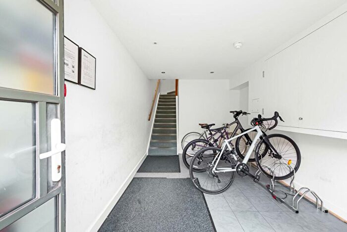 2 Bedroom Apartment To Rent In Nettlefold Place, West Norwood, SE27