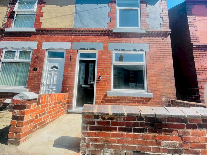 3 Bedroom End Of Terrace House To Rent In Albert Road, Goldthorpe, Rotherham, Nj, Uk, S63