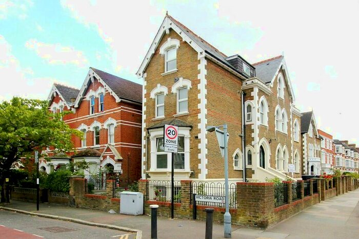 2 Bedroom Apartment To Rent In Stapleton Hall Road, N4