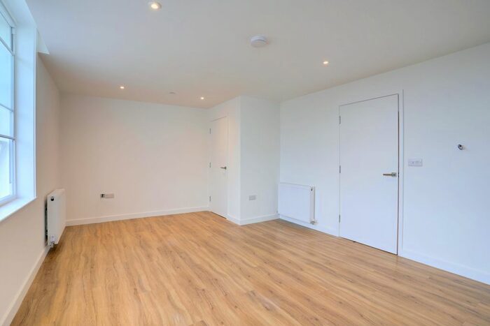 1 Bedroom Flat To Rent In Union Street, Newton Abbot, TQ12