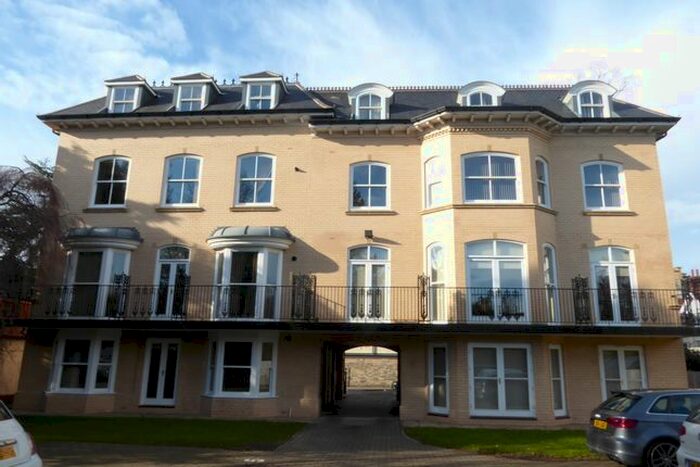 3 Bedroom Flat To Rent In Kings Cloisters, Driffield Terrace, York, YO24