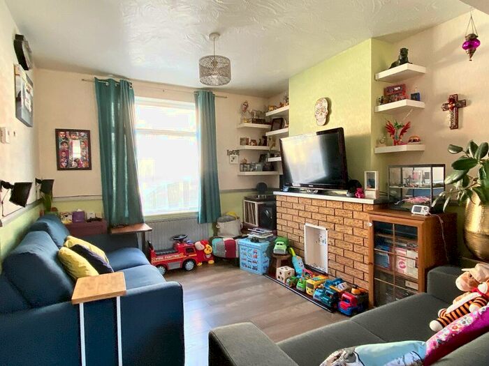 3 Bedroom Terraced House For Sale In Gordon Street, Northampton, NN2