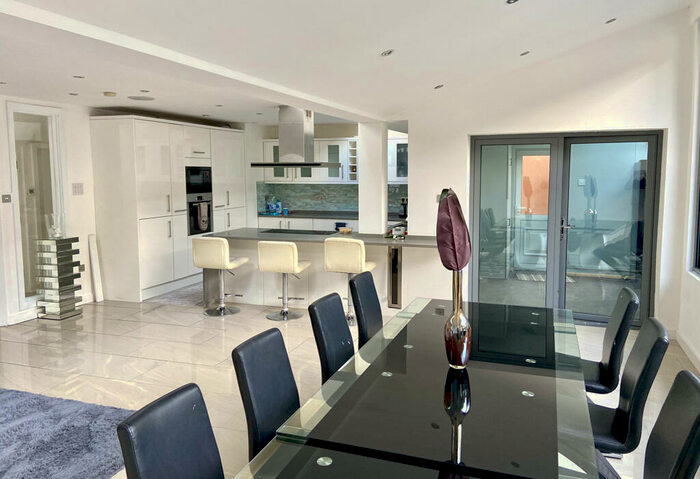 4 Bedroom Detached House To Rent In Hartfield Crescent, West Wickham, Kent, BR4