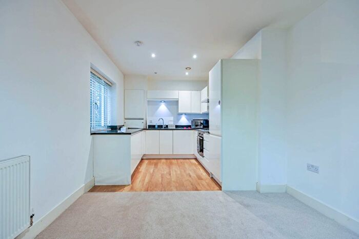 2 Bedroom Flat To Rent In Uplands Road, Guildford, GU1