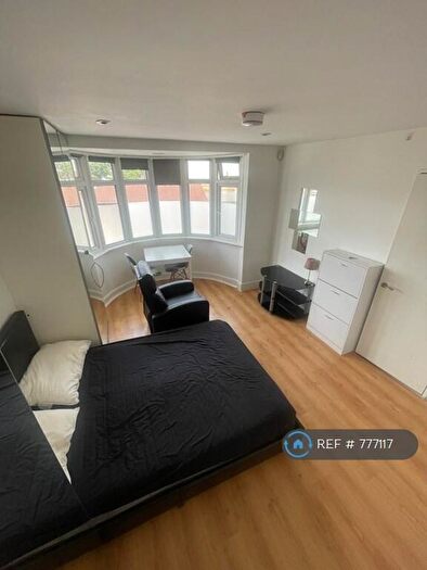 1 Bedroom Flat To Rent In North Circular Road, London, N13