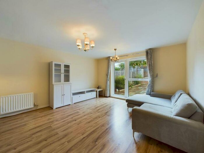 2 Bedroom House To Rent In Bramhope Lane, Charlton, London, SE7