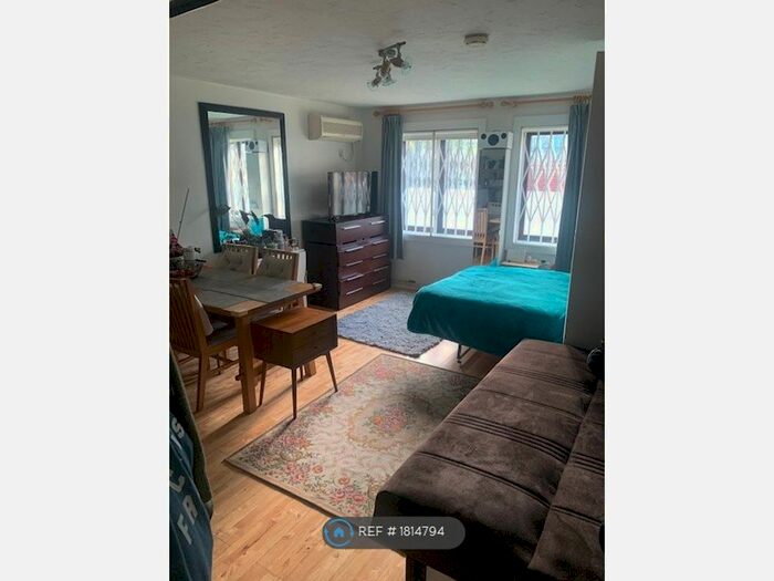 Studio To Rent In Fiona Court, London, NW6