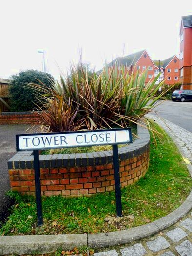 2 Bedroom Flat To Rent In Tower Close, East Grinstead, RH19