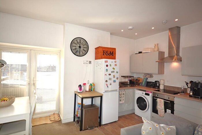 1 Bedroom Apartment To Rent In Hopewell Terrace, Horsforth, Leeds, West Yorkshire, LS18