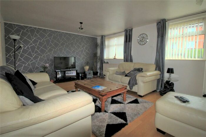 3 Bedroom End Of Terrace House For Sale In Striding Edge Walk, Oldham, Greater Manchester, OL1