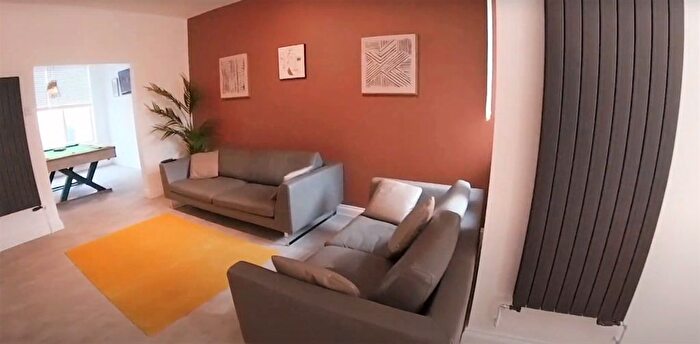 6 Bedroom Semi-Detached House To Rent In Fortuna Grove, Manchester, M19