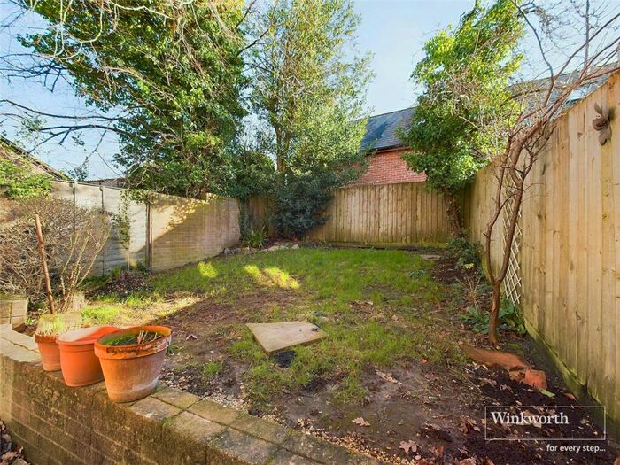 2 Bedroom End Of Terrace House To Rent In Thrush Close, Burghfield